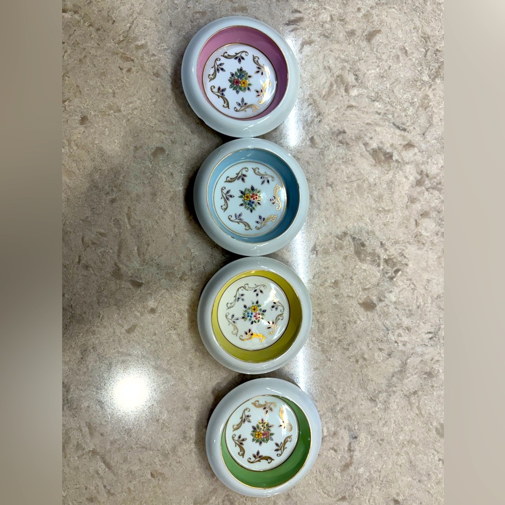 Hunt-Hallmark ring/trinket dish/coaster. Fine china, hand decorated. Set of 4.